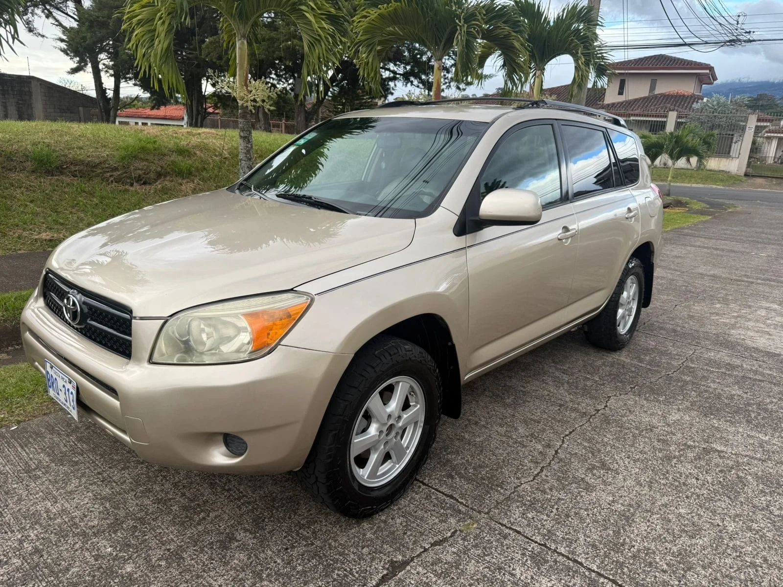 Toyota RAV4 - Image 9