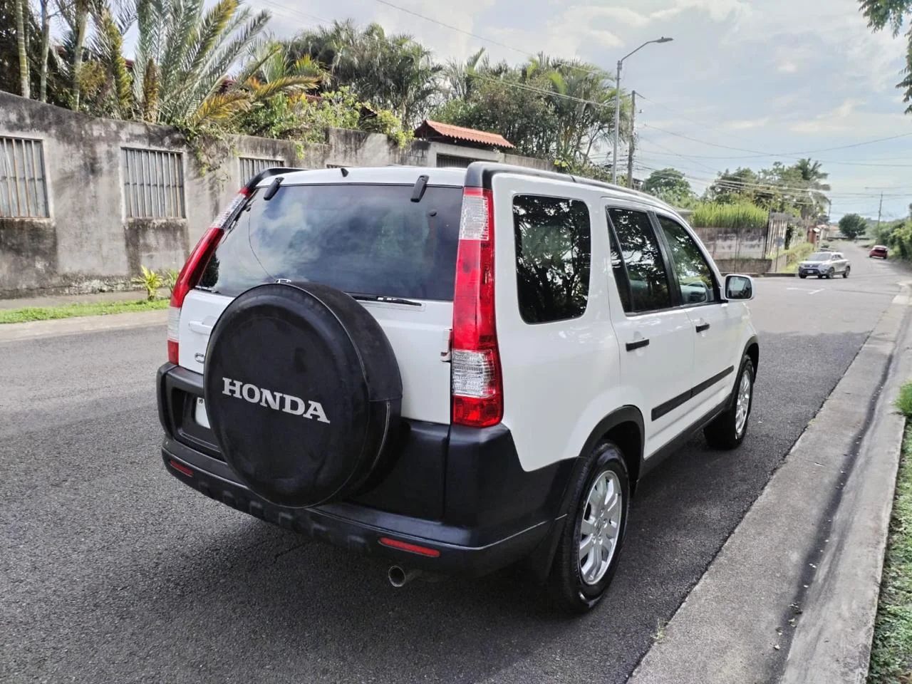 Honda CR-V - Image 1
