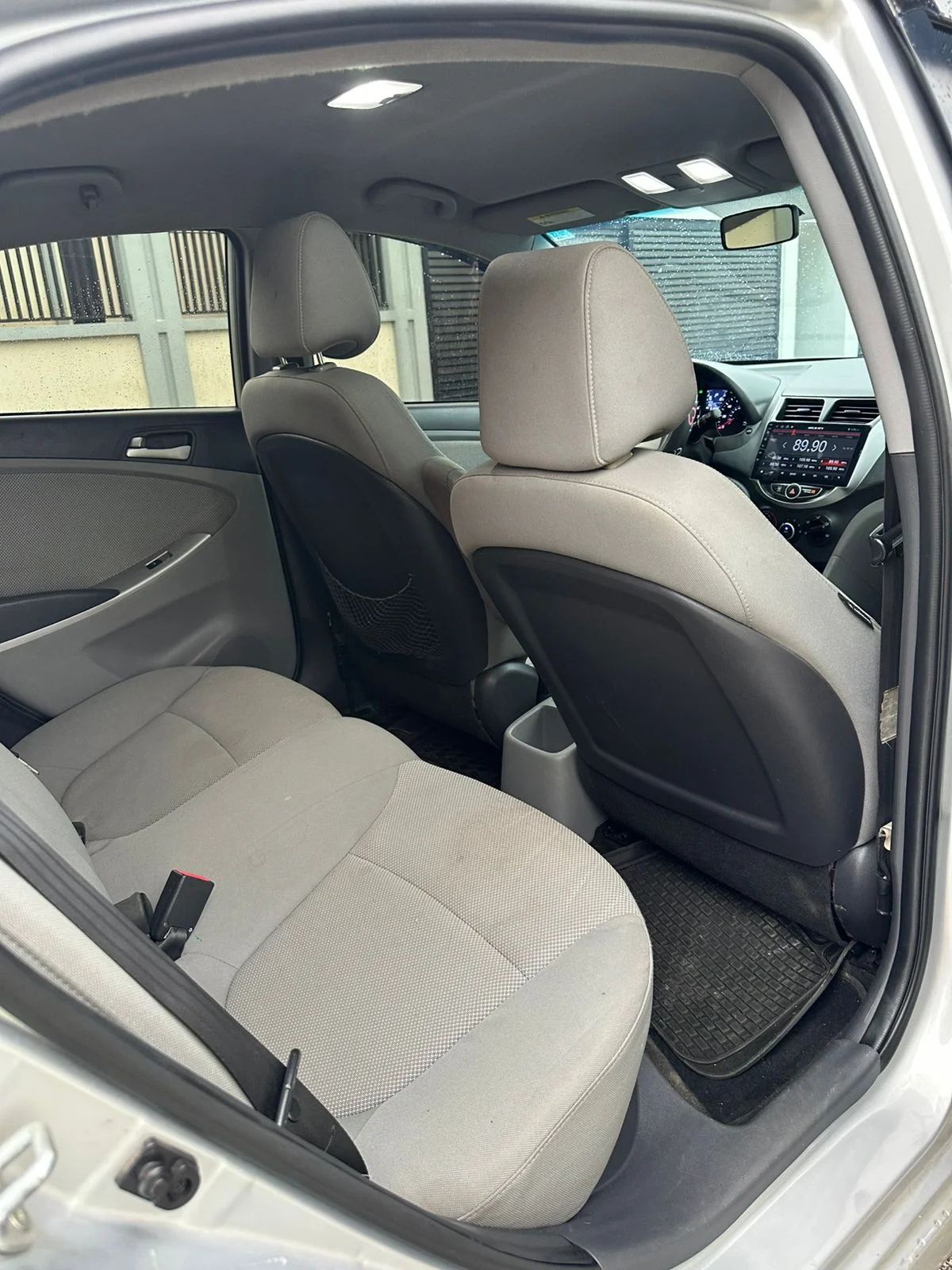 Hyundai Accent - Image 2