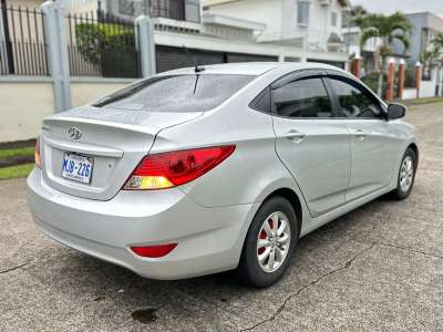 Hyundai Accent - Image 3