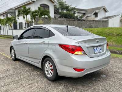 Hyundai Accent - Image 4