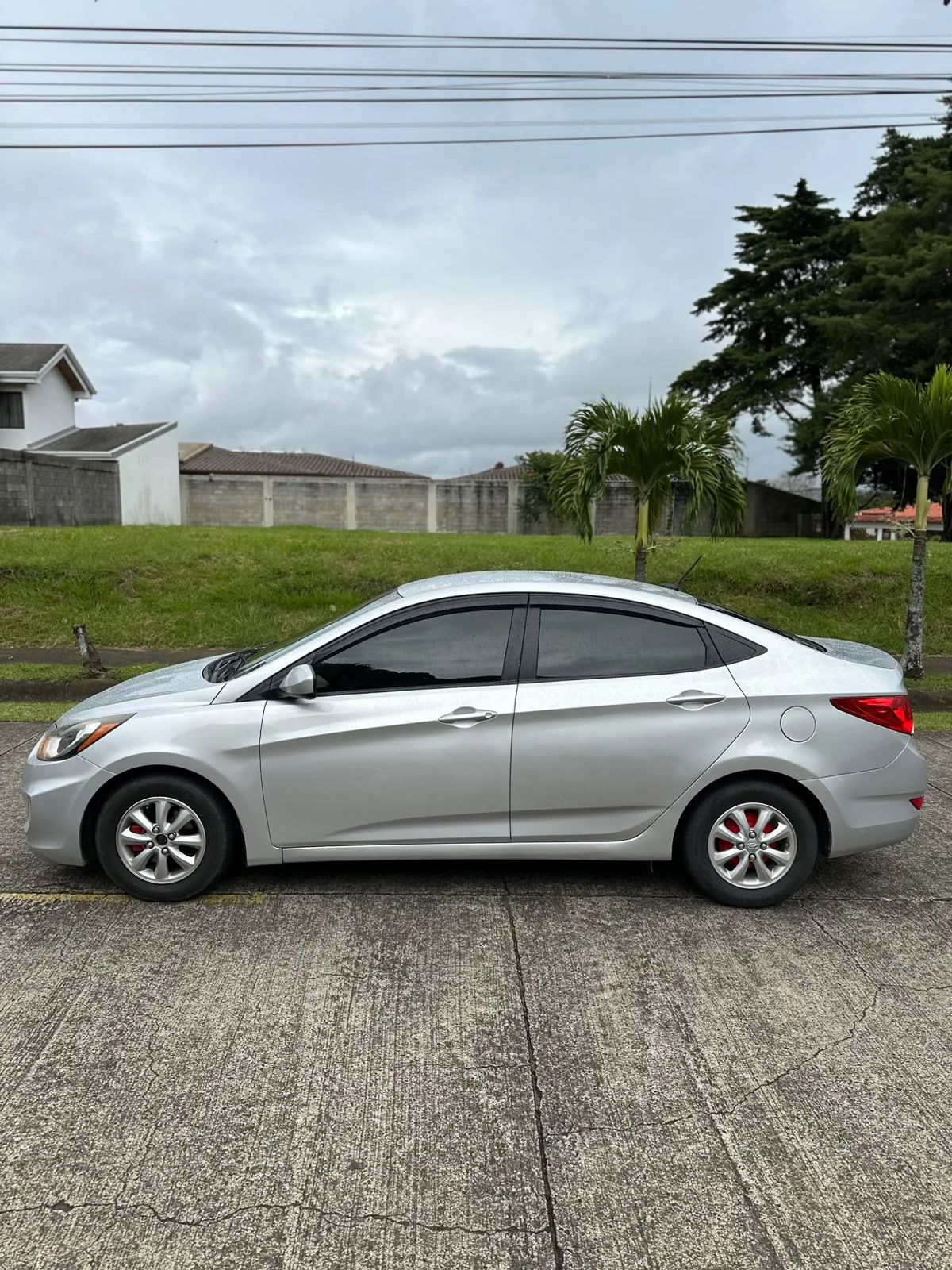 Hyundai Accent - Image 5
