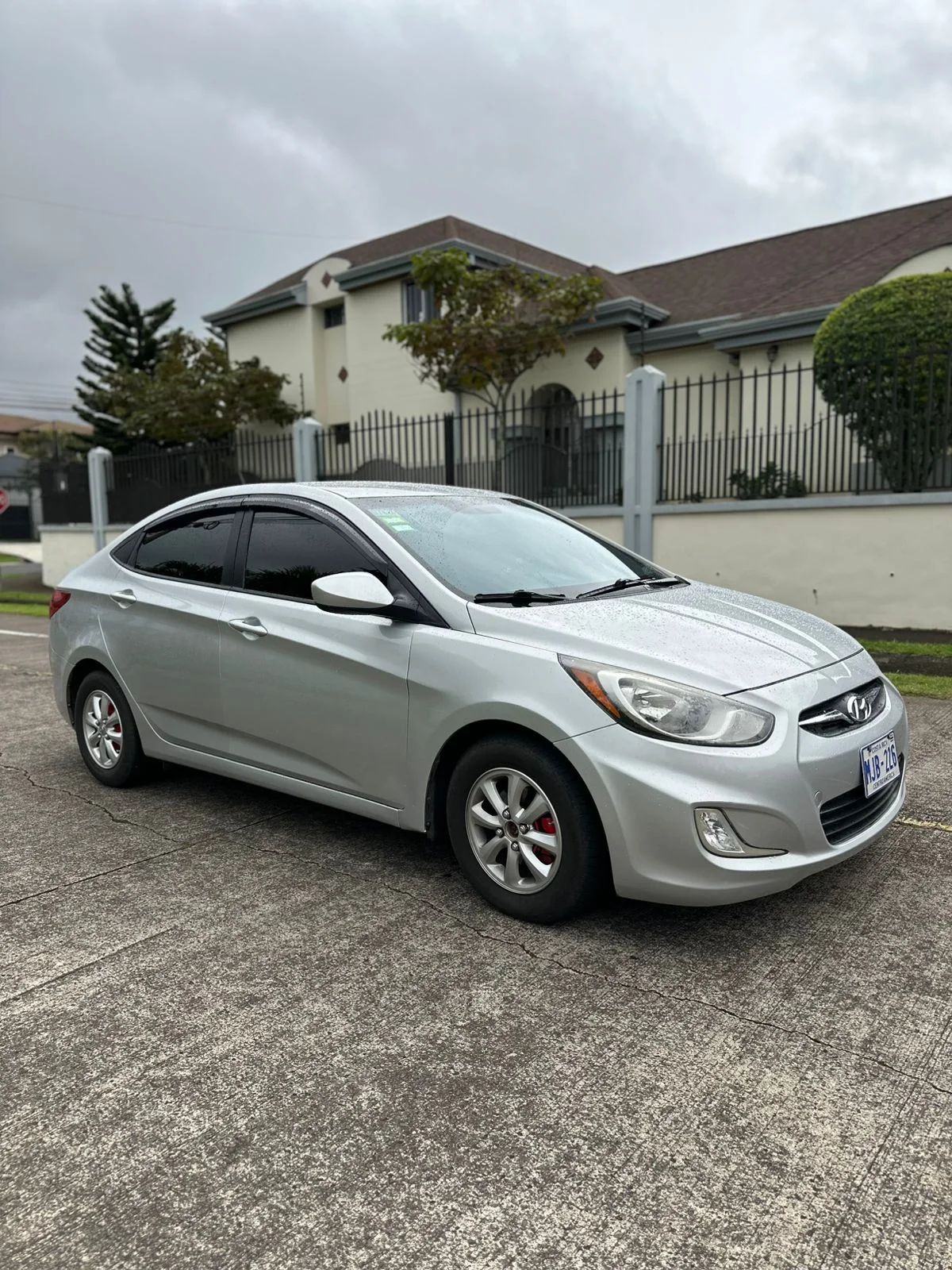 Hyundai Accent - Image 6