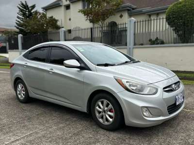 Hyundai Accent - Image 6