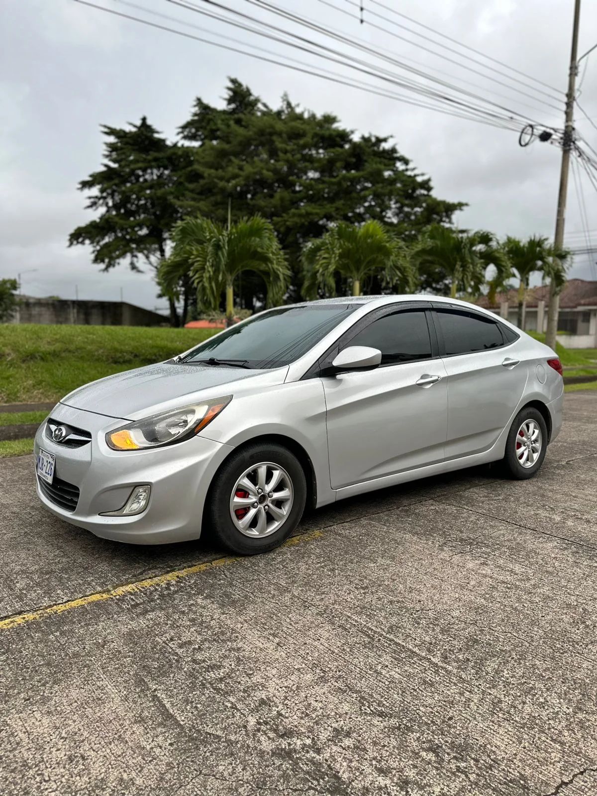 Hyundai Accent - Image 10