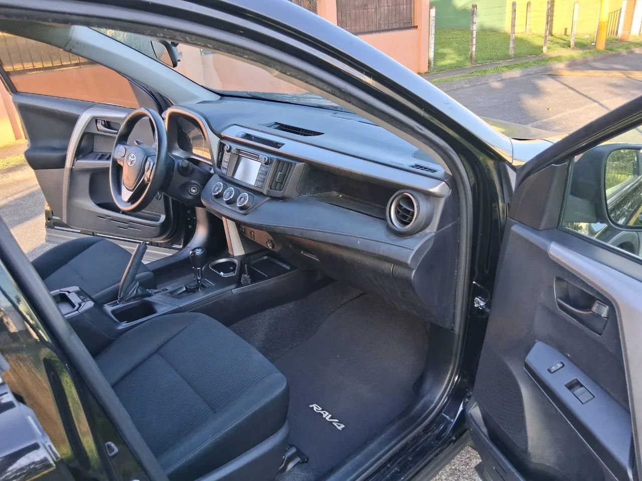 Toyota RAV4 - Image 2