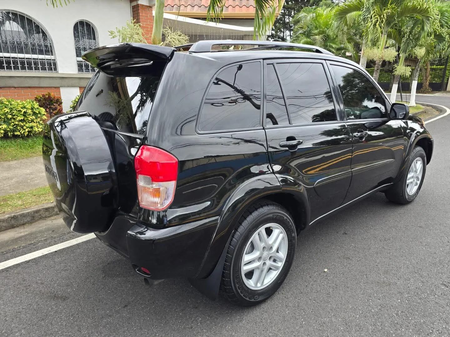 Toyota RAV4 - Image 2