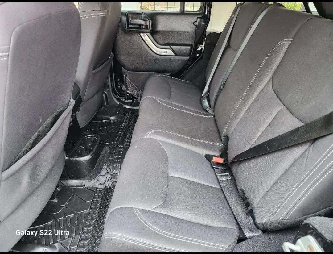 Jeep Wrangler Sahara - Image 2