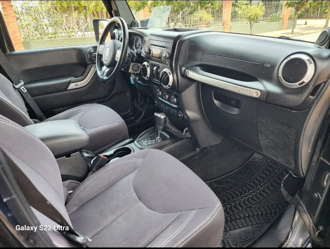 Jeep Wrangler Sahara - Image 7