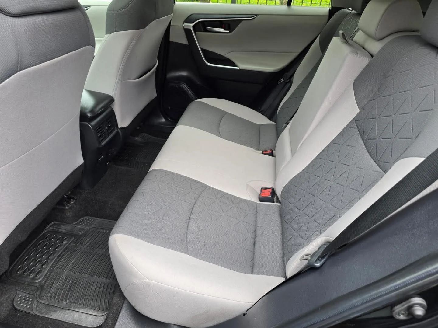 Toyota RAV4 - Image 2