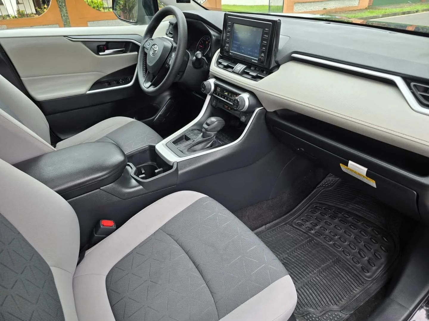 Toyota RAV4 - Image 7