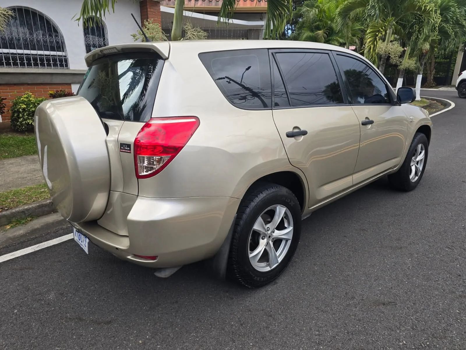 Toyota RAV4 - Image 2