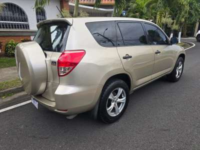 Toyota RAV4 - Image 2