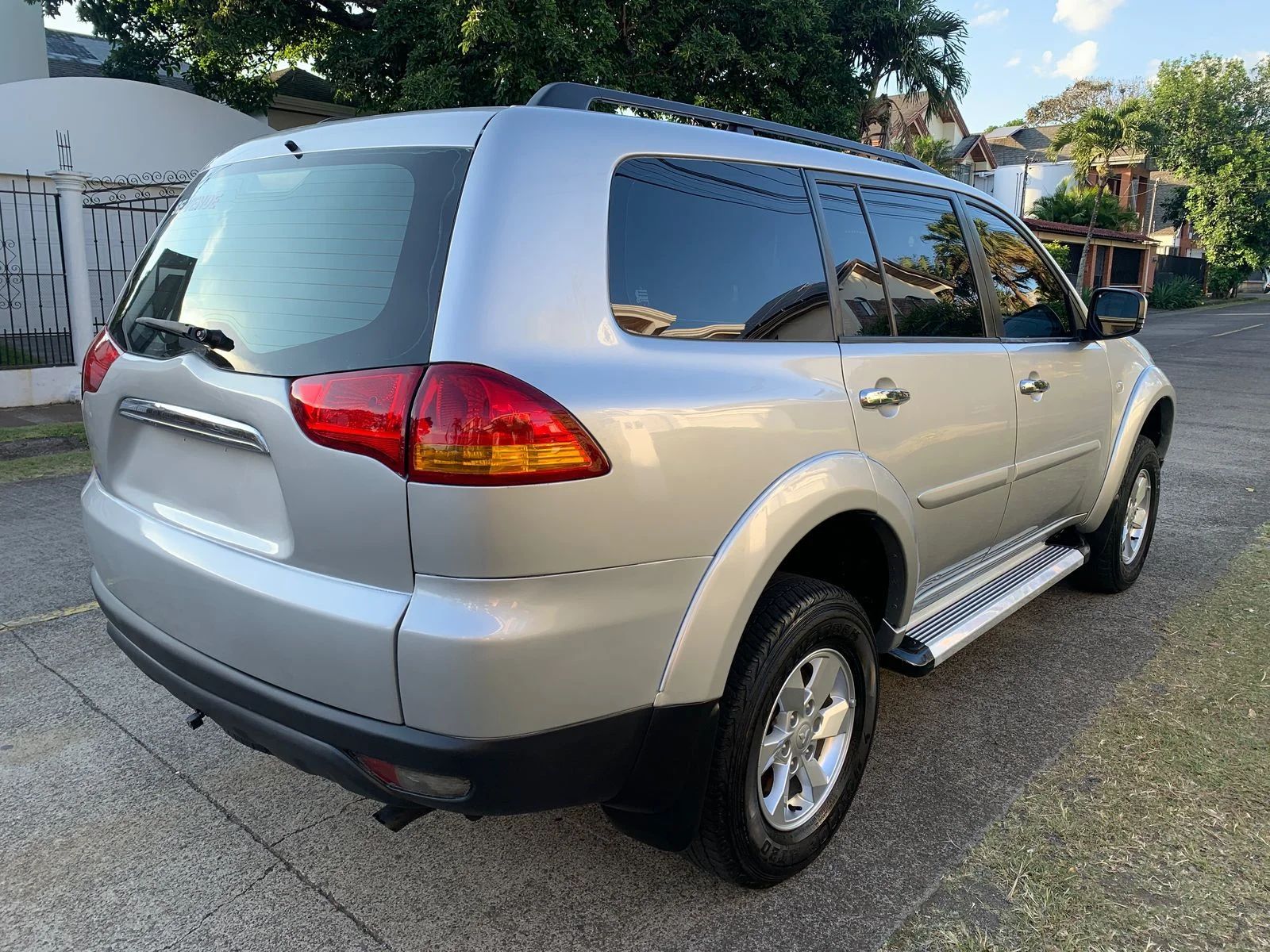 Mitsubishi Montero Sport - Image 3