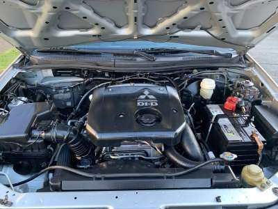 Mitsubishi Montero Sport - Image 7