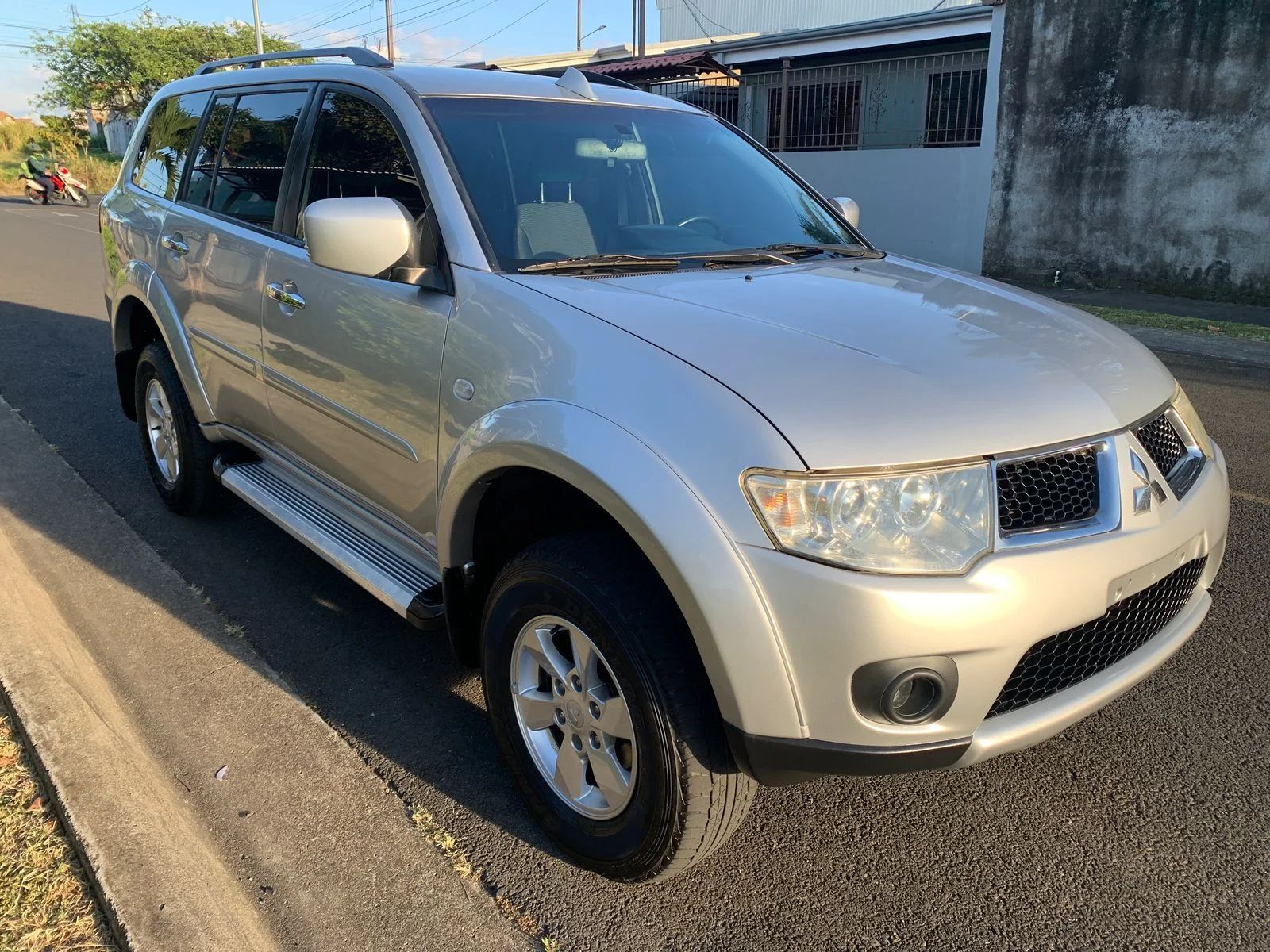 Mitsubishi Montero Sport - Image 2
