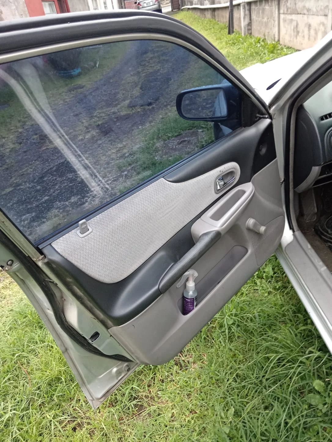 Mazda Protege DX - Image 8