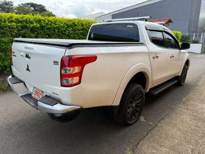 Mitsubishi L200 - Image 2