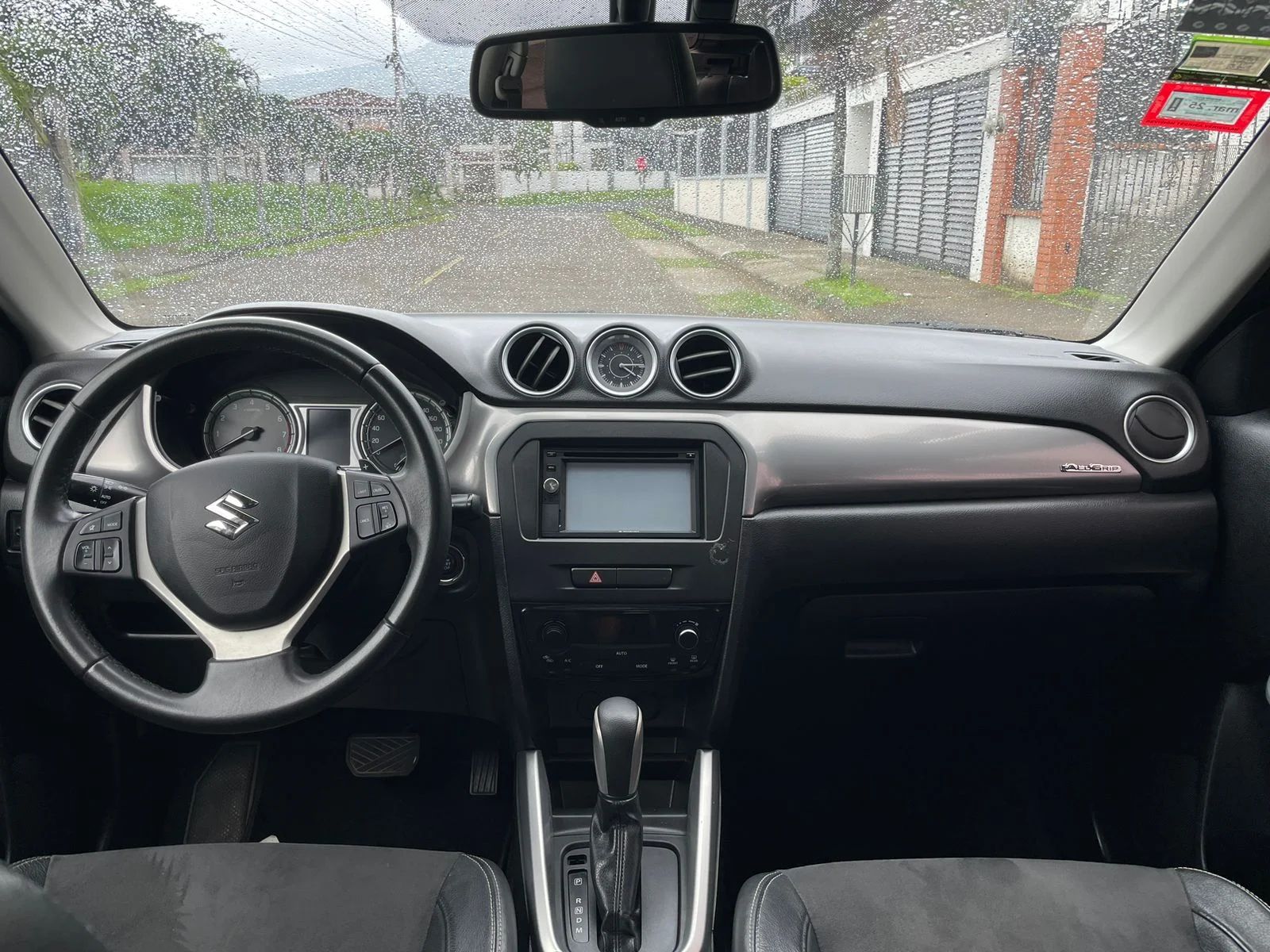 Suzuki Vitara - Image 6