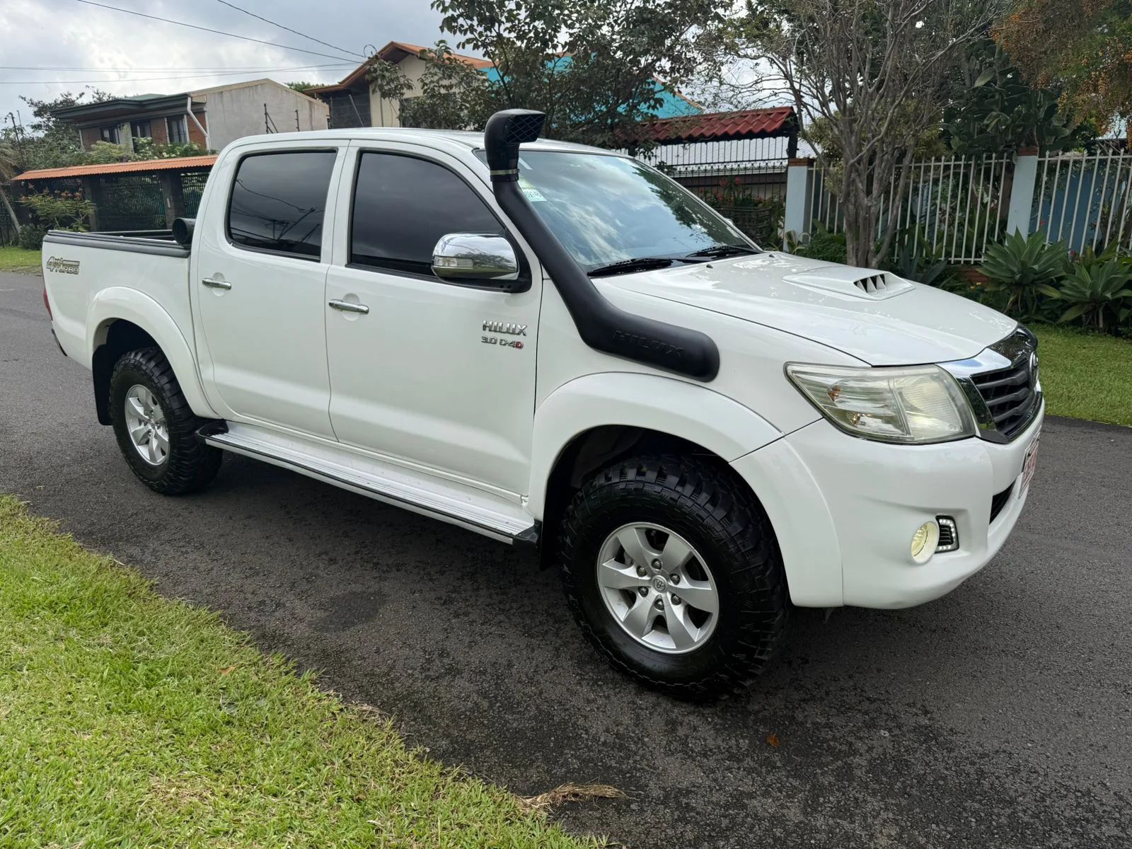 Toyota Hilux SRV - Image 1