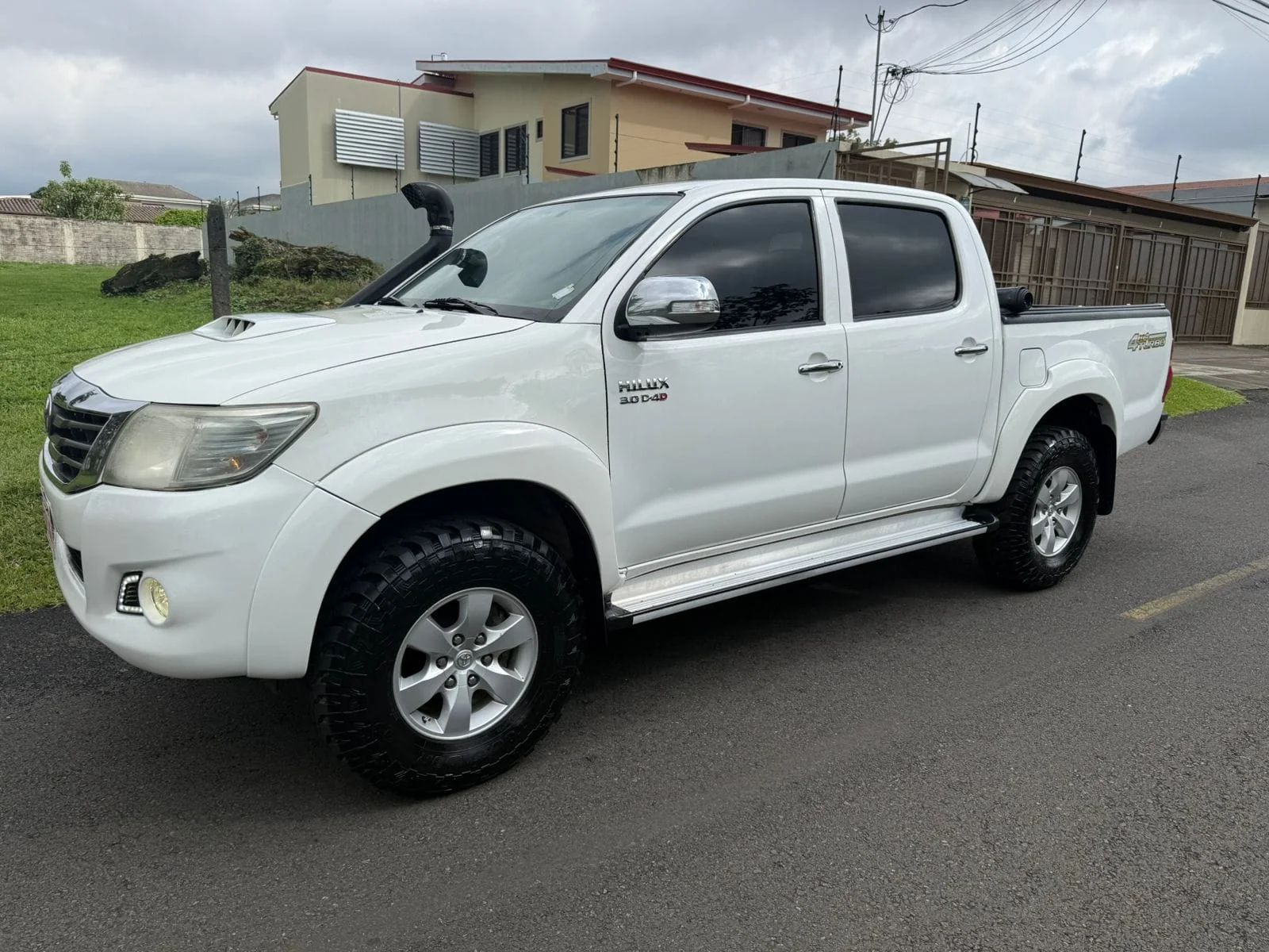 Toyota Hilux SRV - Image 6