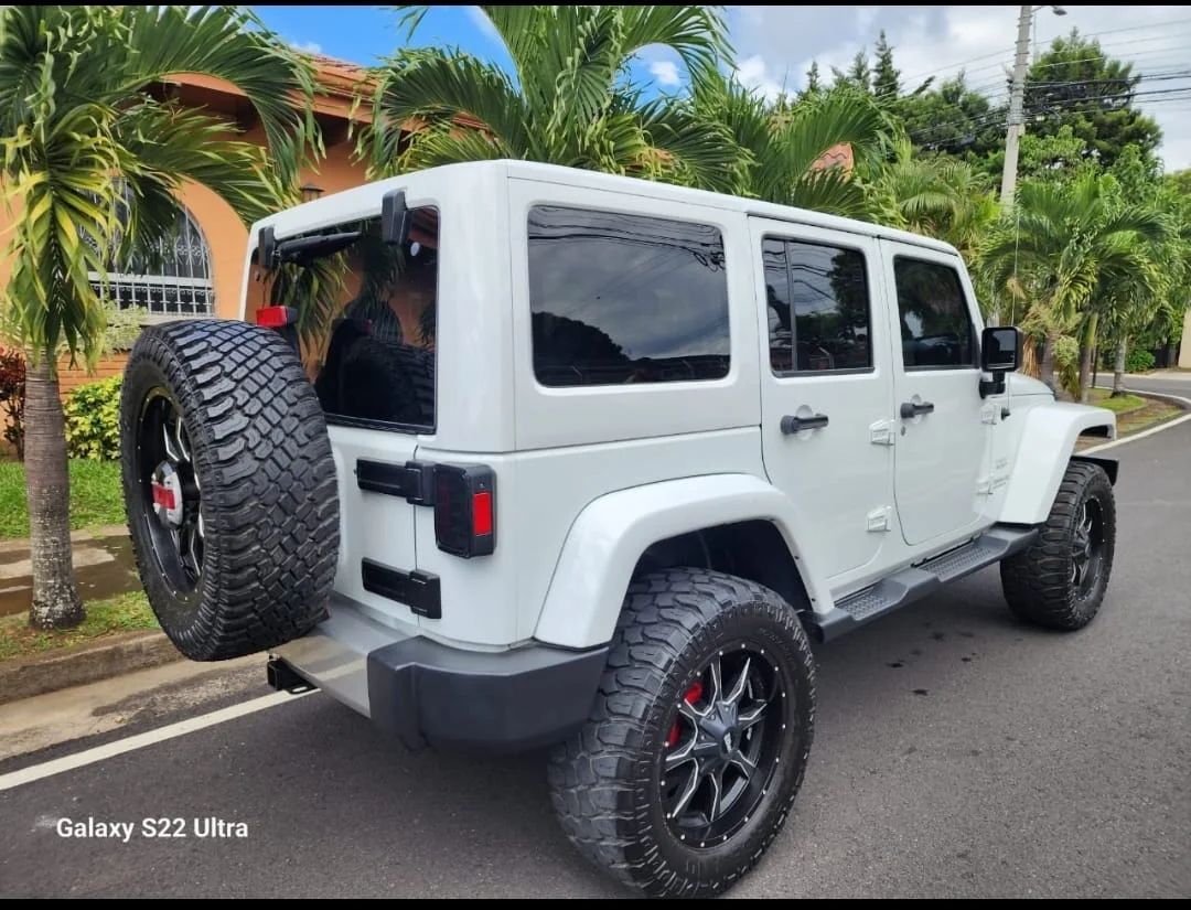 Jeep Sahara - Image 3