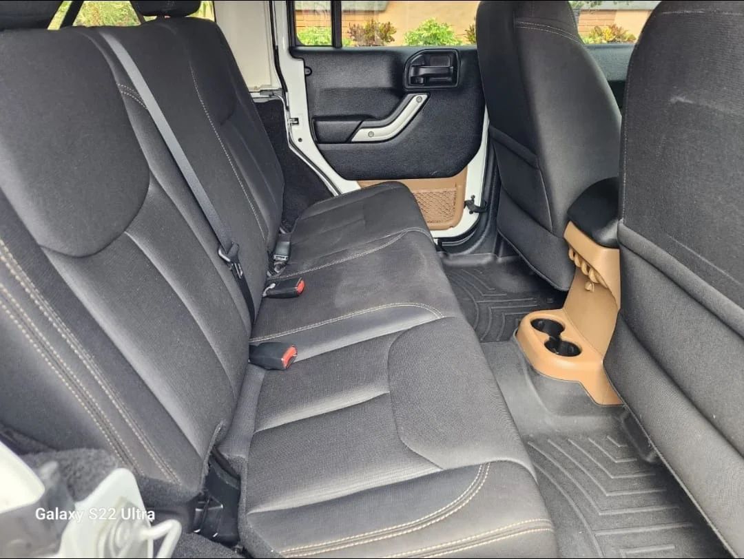 Jeep Sahara - Image 6