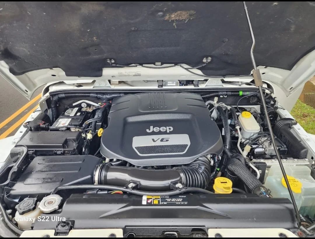 Jeep Sahara - Image 7