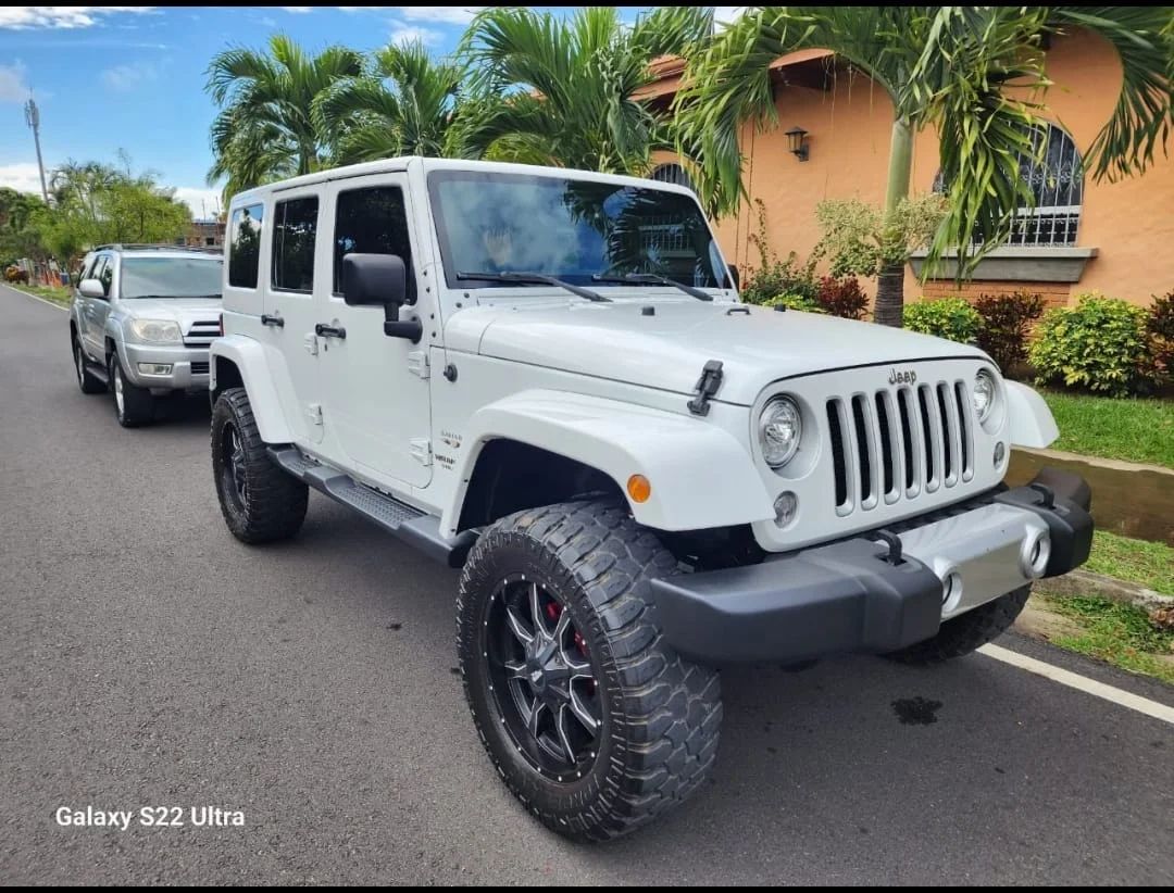 Jeep Sahara - Image 8