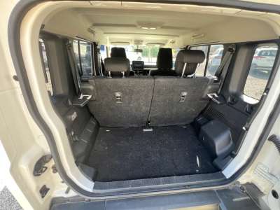 Suzuki Jimny GLX - Image 10