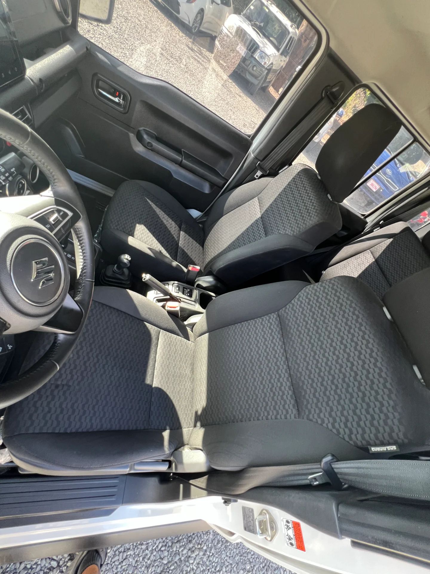 Suzuki Jimny GLX - Image 7