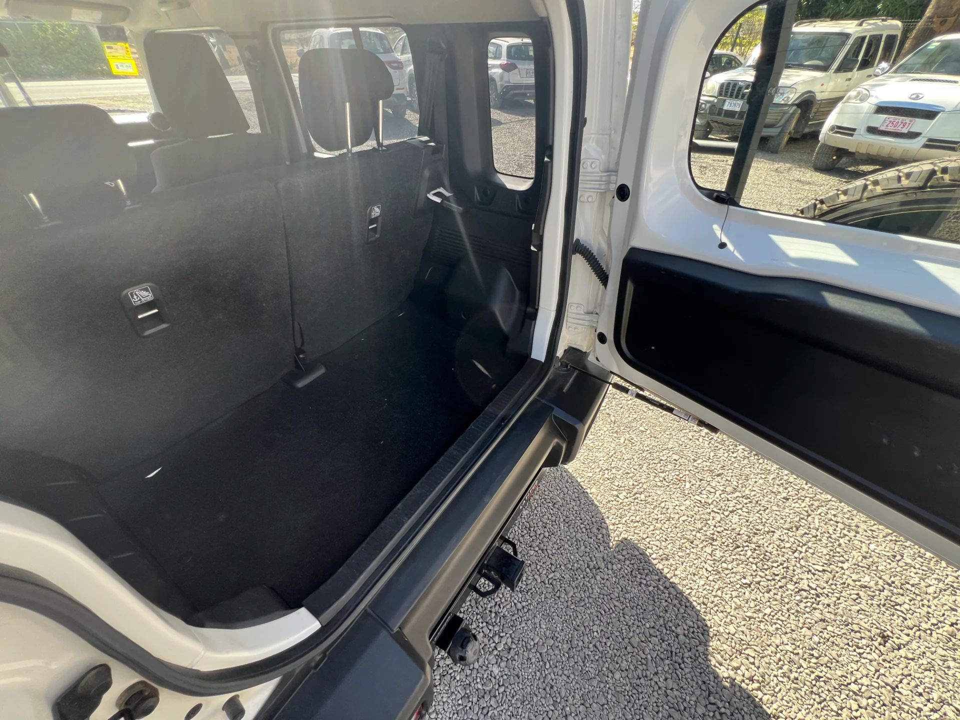 Suzuki Jimny GLX - Image 9