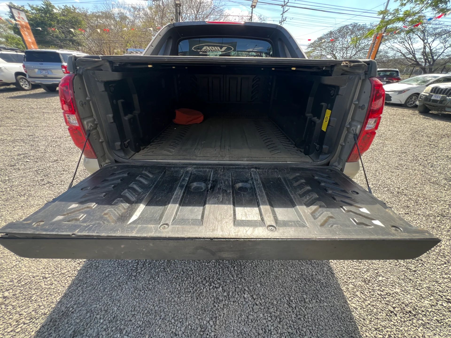 Chevrolet Avalanche Lt - Image 10
