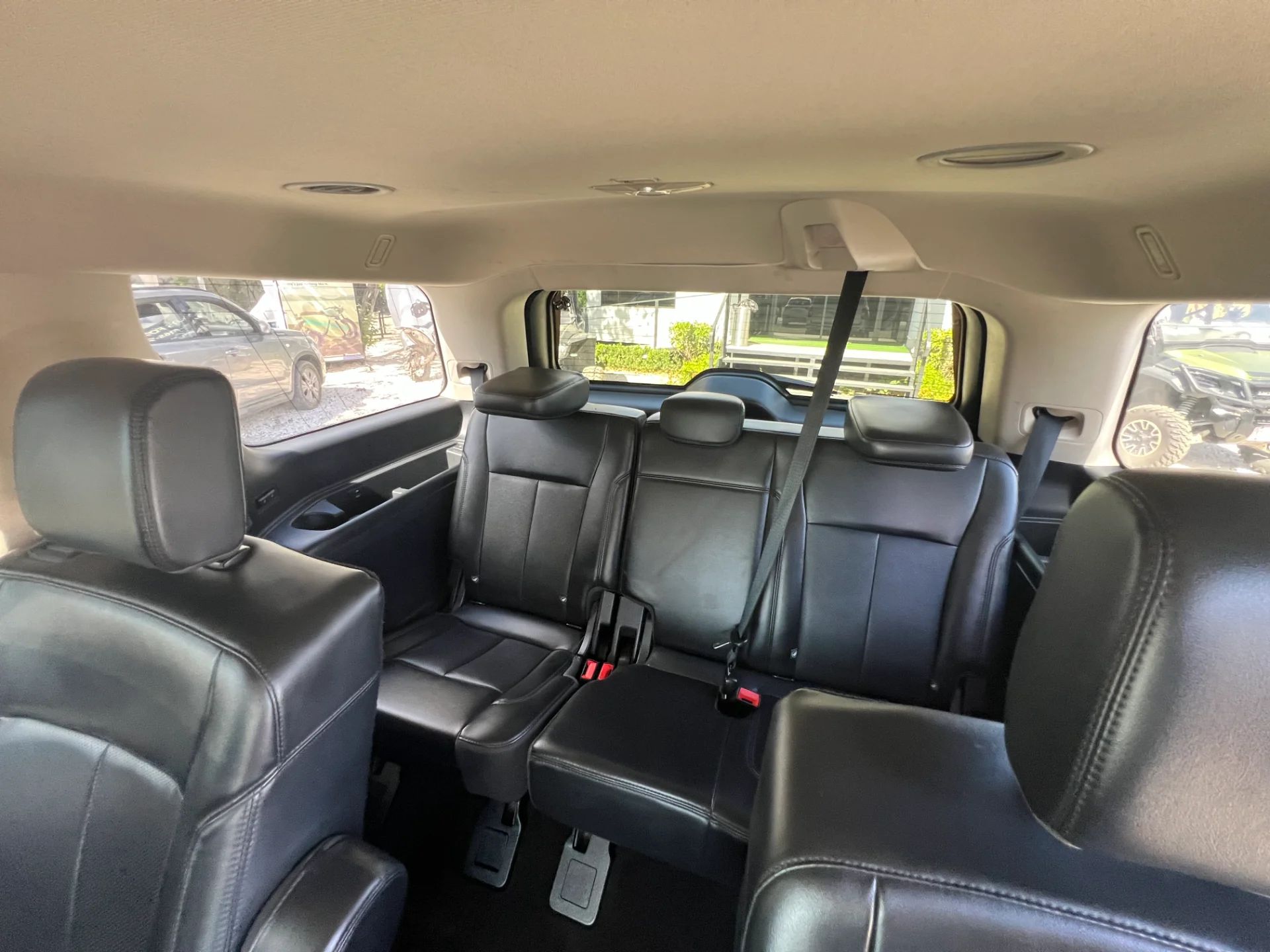 Ford Expedition - Image 9