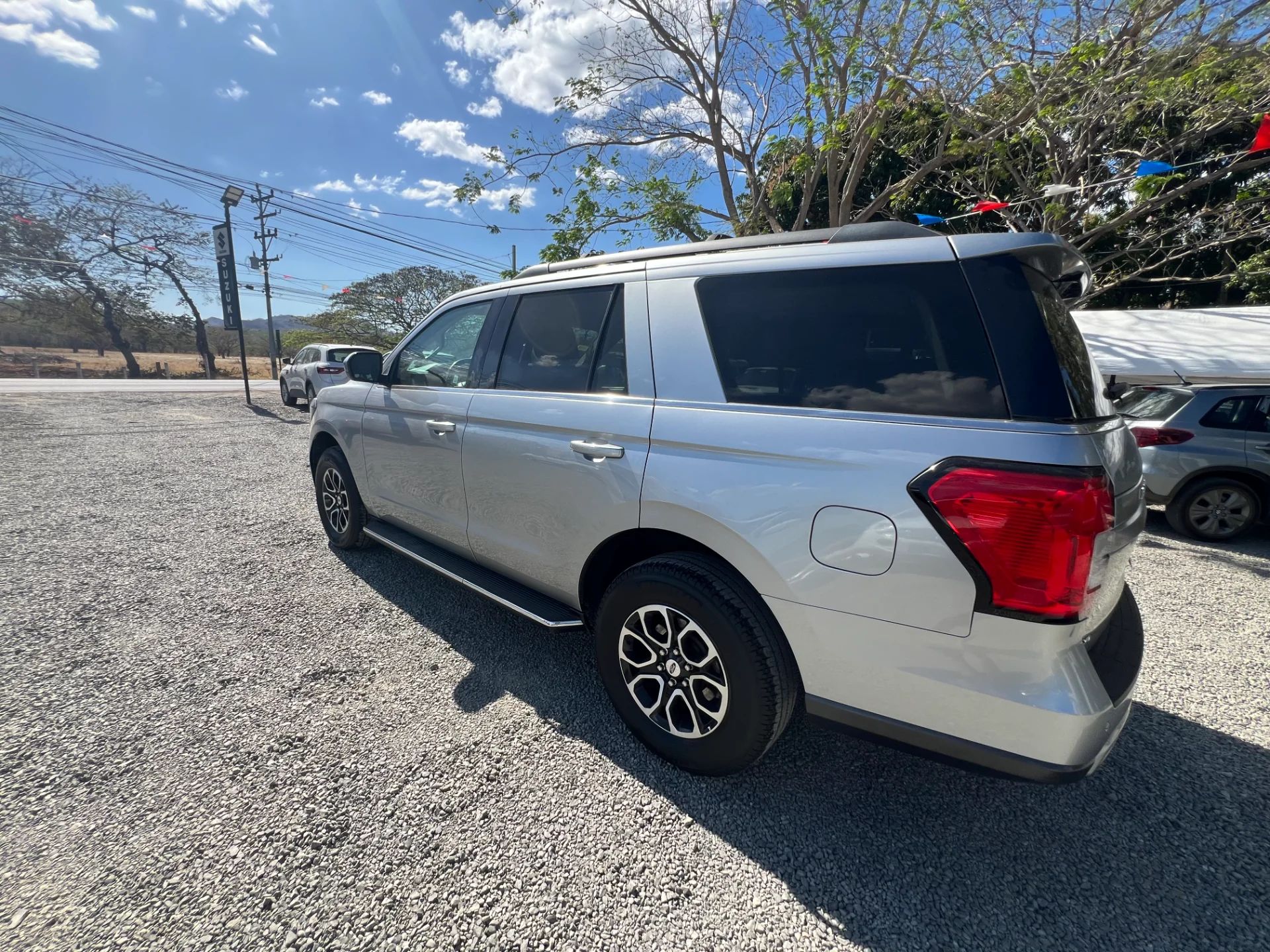 Ford Expedition - Image 3