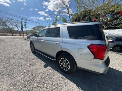 Ford Expedition - Image 3