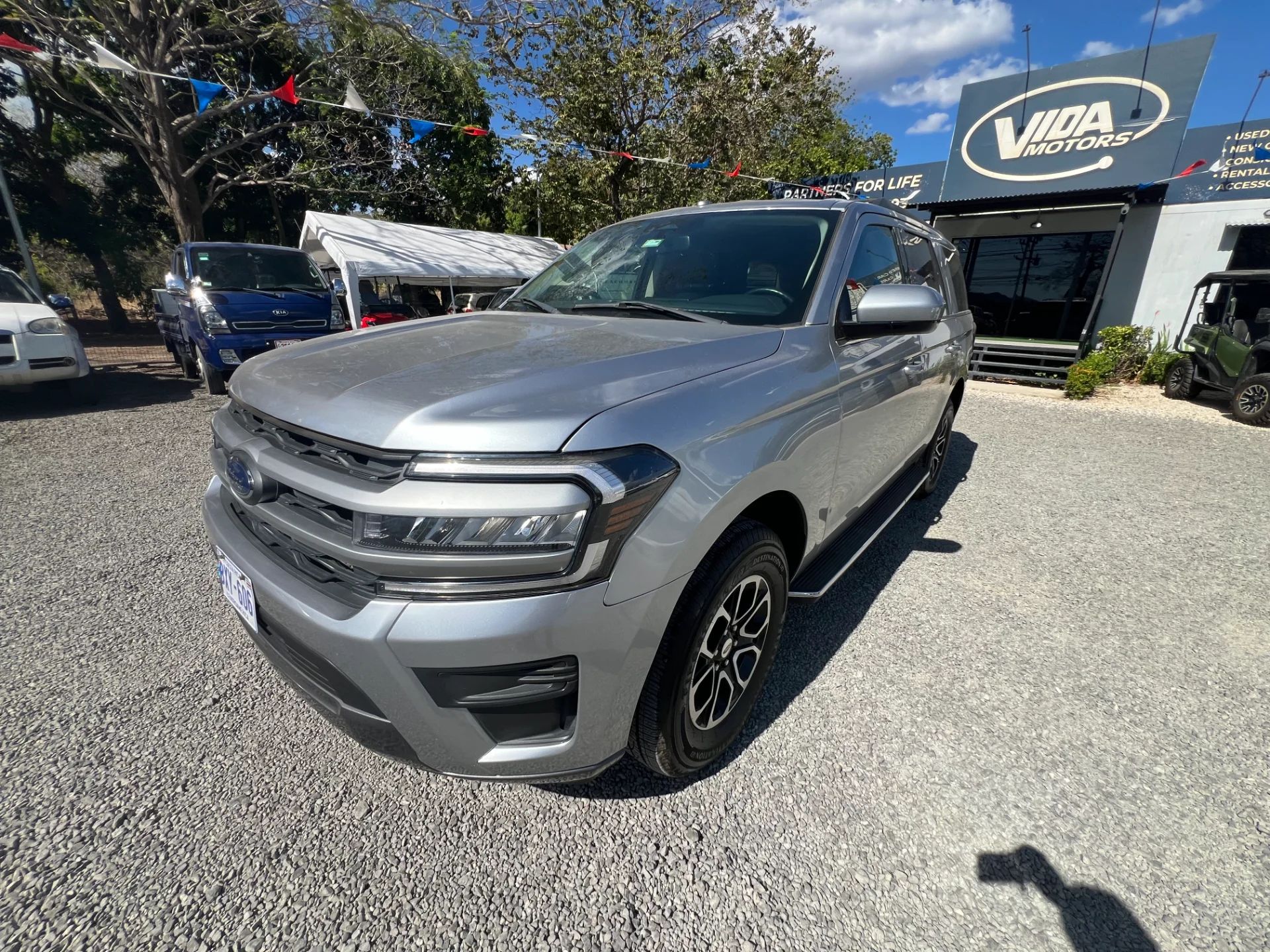 Ford Expedition - Image 4