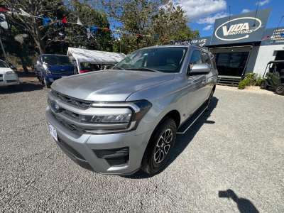 Ford Expedition - Image 4