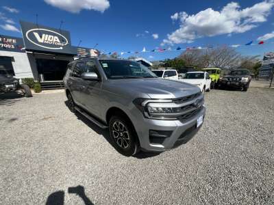 Ford Expedition - Image 1
