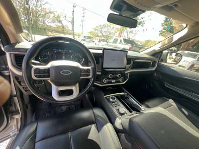 Ford Expedition - Image 6