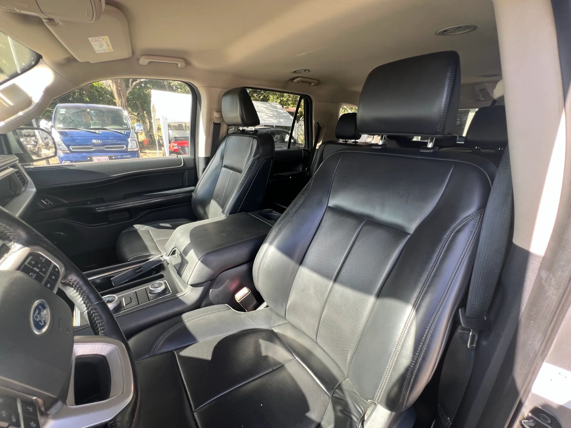 Ford Expedition - Image 7