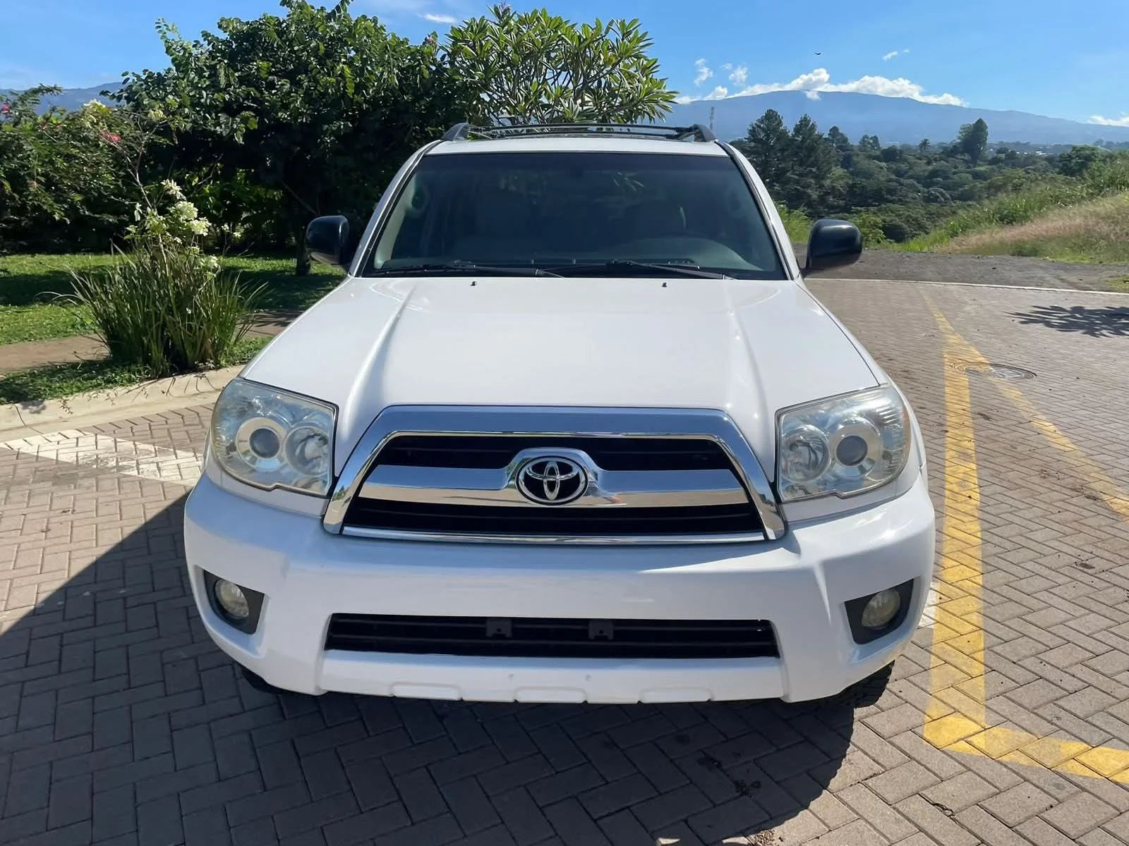Toyota 4Runner - Image 1