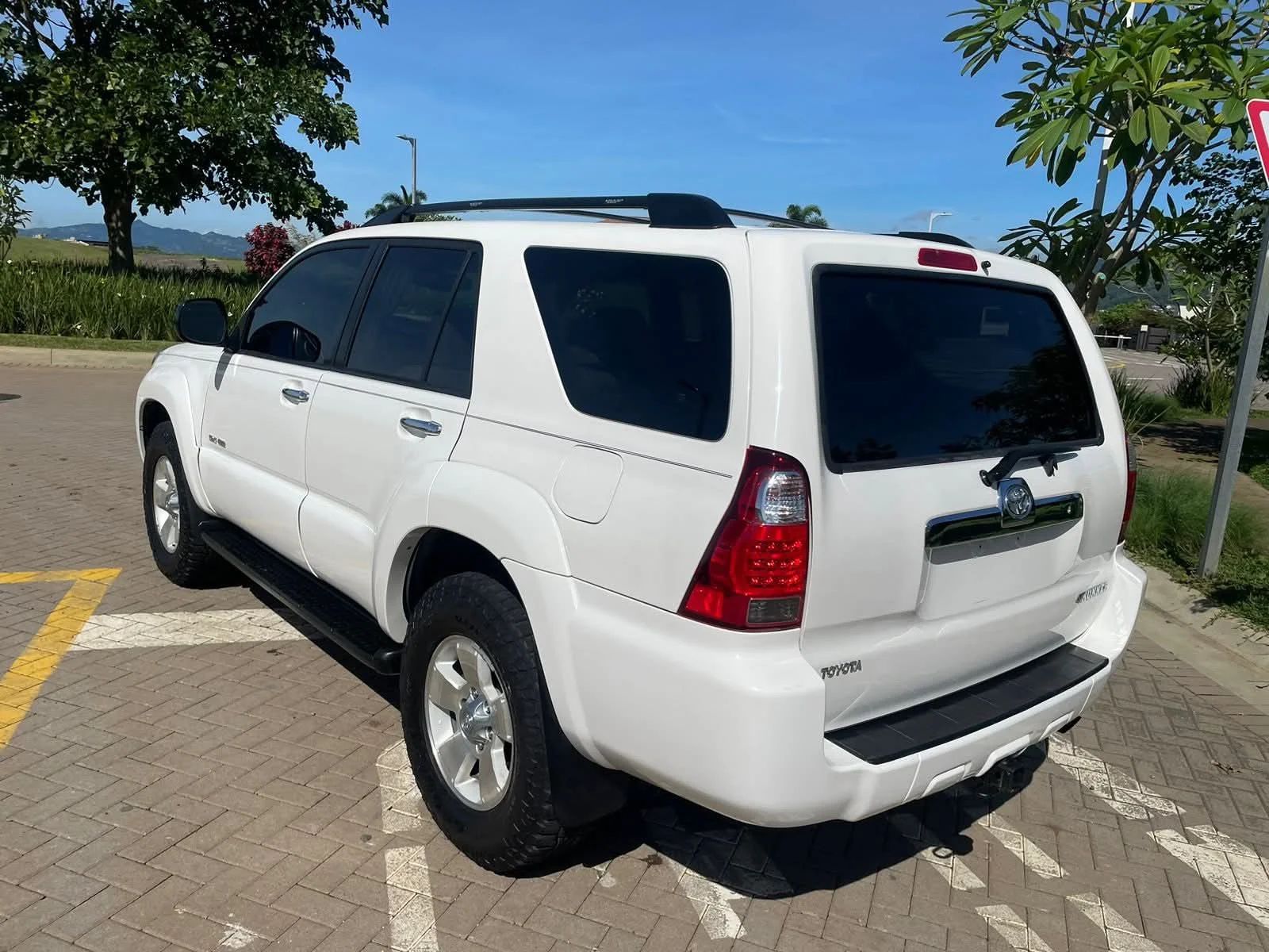 Toyota 4Runner - Image 4