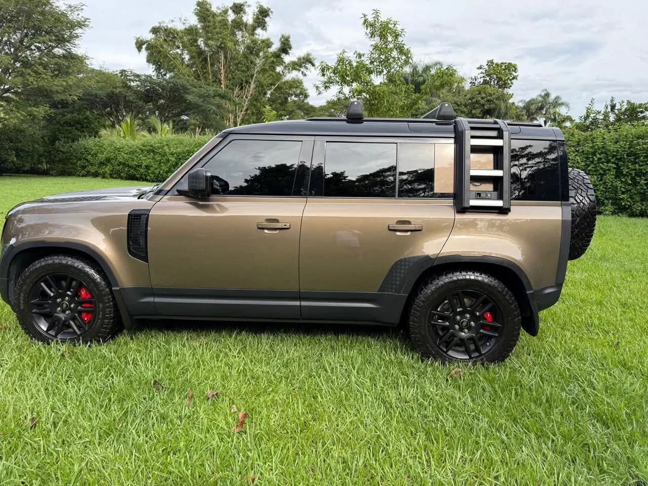 Land Rover Defender P400 - Image 2