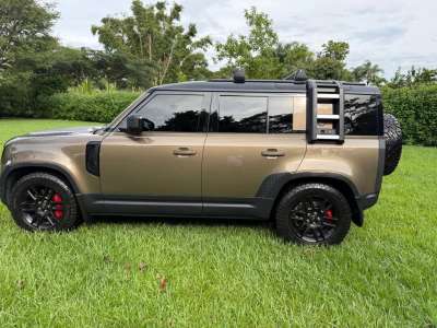 Land Rover Defender P400 - Image 2