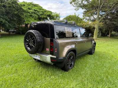 Land Rover Defender P400 - Image 4