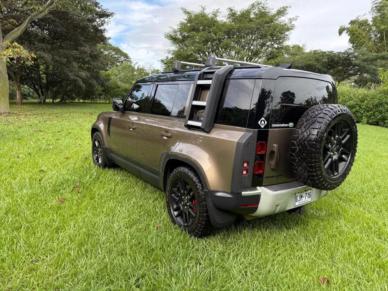 Land Rover Defender P400 - Image 5