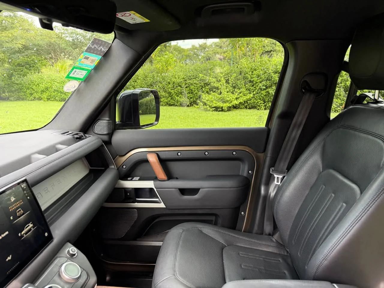 Land Rover Defender P400 - Image 8