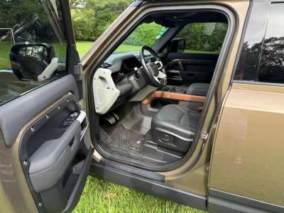 Land Rover Defender P400 - Image 9