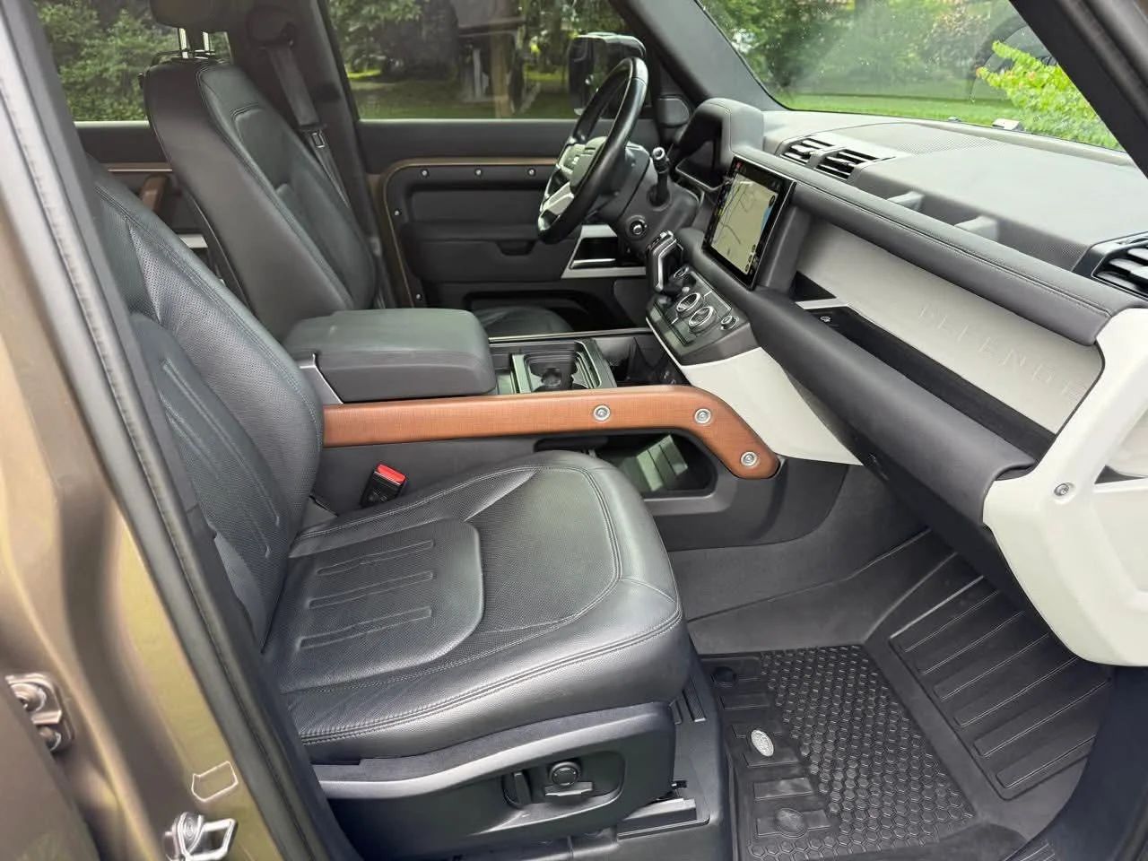 Land Rover Defender P400 - Image 10